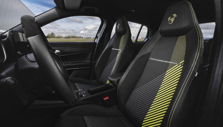 Nuova Abarth 600e: caratteristiche, design, abitacolo, motori, versioni, autonomia e prestazioni - Foto 60 di 131