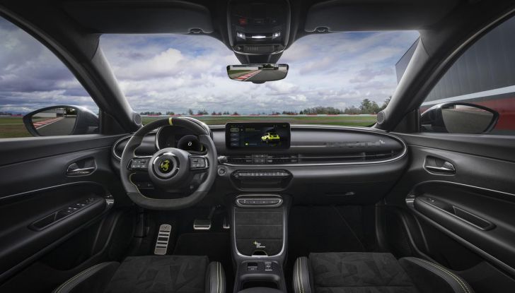 Nuova Abarth 600e: caratteristiche, design, abitacolo, motori, versioni, autonomia e prestazioni - Foto 15 di 131