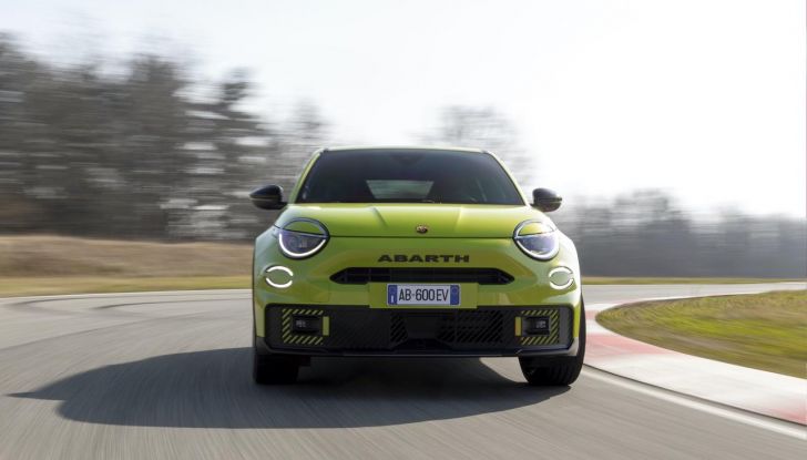 Nuova Abarth 600e: caratteristiche, design, abitacolo, motori, versioni, autonomia e prestazioni - Foto 76 di 131