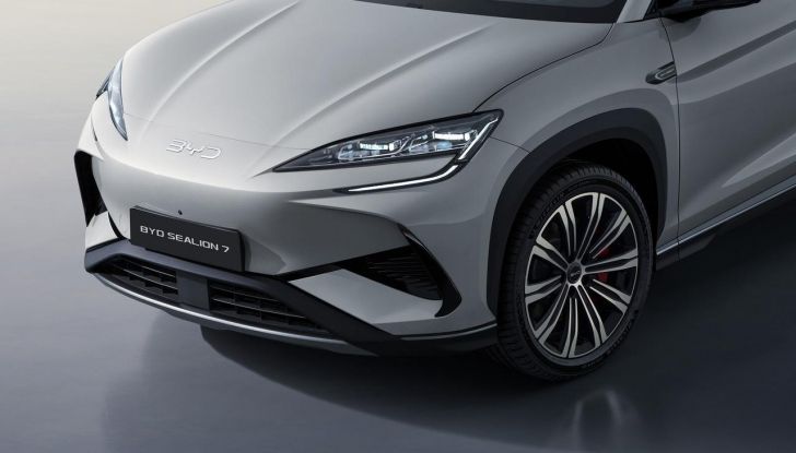 BYD Sealion 7: caratteristiche, design, abitacolo, versioni, motori e disponibilità - Foto 15 di 23