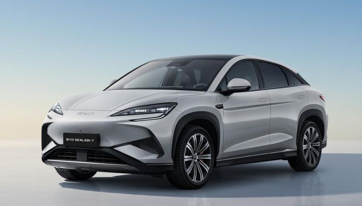 BYD Sealion 7: caratteristiche, design, abitacolo, versioni, motori e disponibilità - Foto 4 di 23