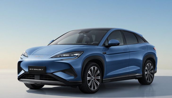 BYD Sealion 7: caratteristiche, design, abitacolo, versioni, motori e disponibilità - Foto 9 di 23