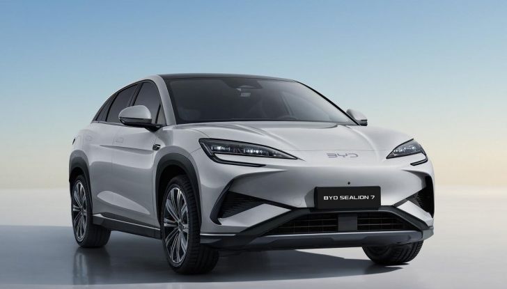 BYD Sealion 7: caratteristiche, design, abitacolo, versioni, motori e disponibilità - Foto 6 di 23