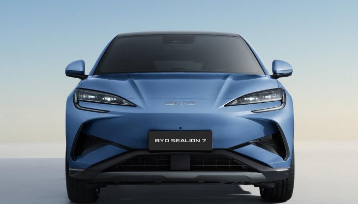 BYD Sealion 7: caratteristiche, design, abitacolo, versioni, motori e disponibilità - Foto 12 di 23