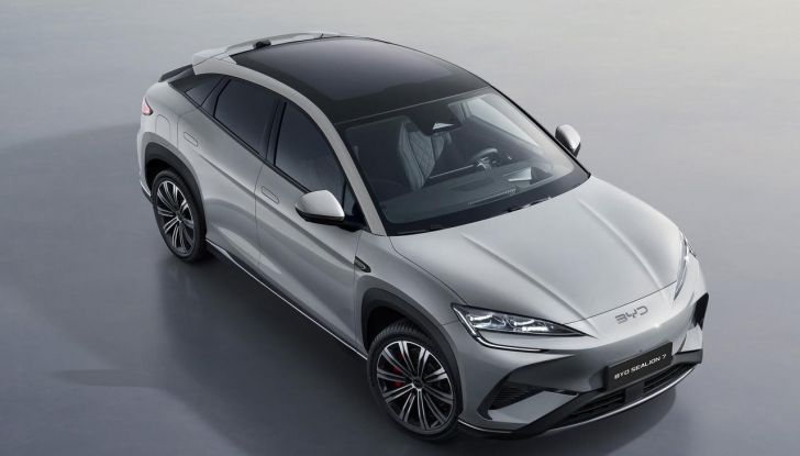 BYD Sealion 7: caratteristiche, design, abitacolo, versioni, motori e disponibilità - Foto 5 di 23