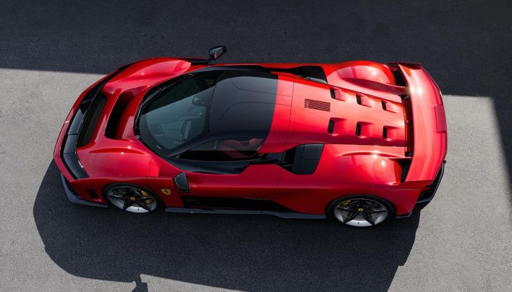 Ferrari F80: caratteristiche, design, abitacolo, motori e prestazioni - Foto 3 di 22