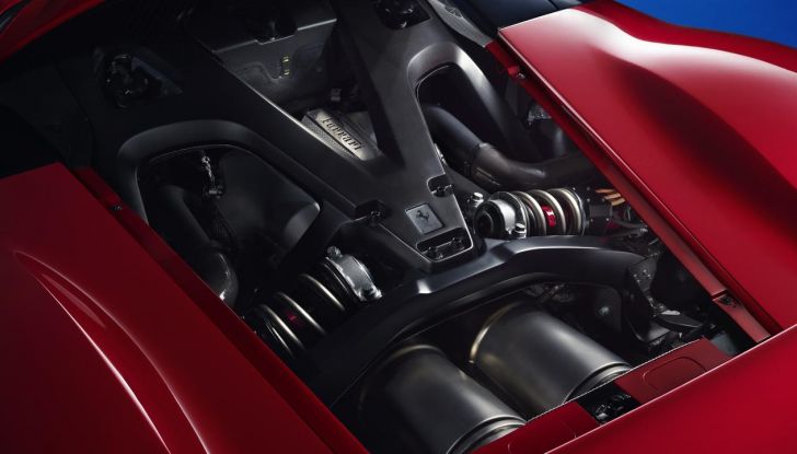 Ferrari F80: caratteristiche, design, abitacolo, motori e prestazioni - Foto 16 di 22