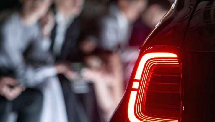 Fiat 500e Giorgio Armani Collector’s Edition: caratteristiche, design, abitacolo, motore, autonomia e prezzi - Foto 6 di 28