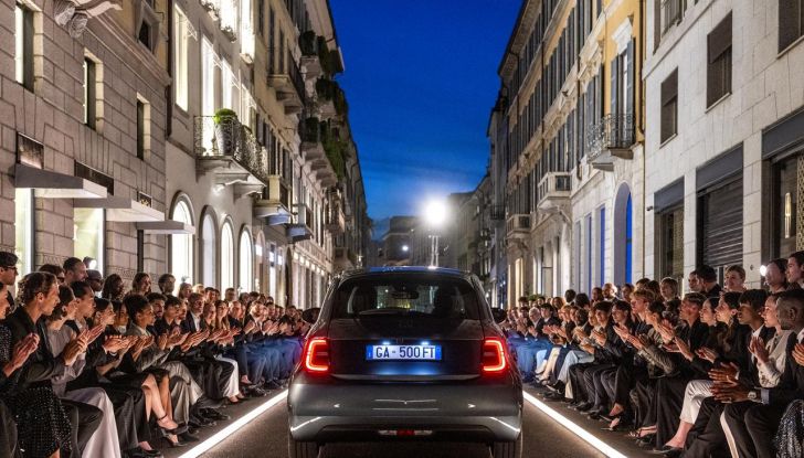 Fiat 500e Giorgio Armani Collector’s Edition: caratteristiche, design, abitacolo, motore, autonomia e prezzi - Foto 9 di 28