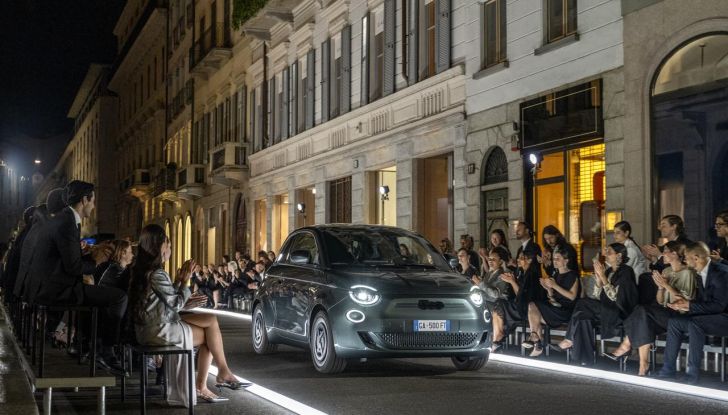 Fiat 500e Giorgio Armani Collector’s Edition: caratteristiche, design, abitacolo, motore, autonomia e prezzi - Foto 4 di 28