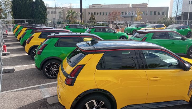 Renault 5 E-Tech Electric: la city car elettrica ora disponibile a partire da 24.900 euro - Foto 7 di 25