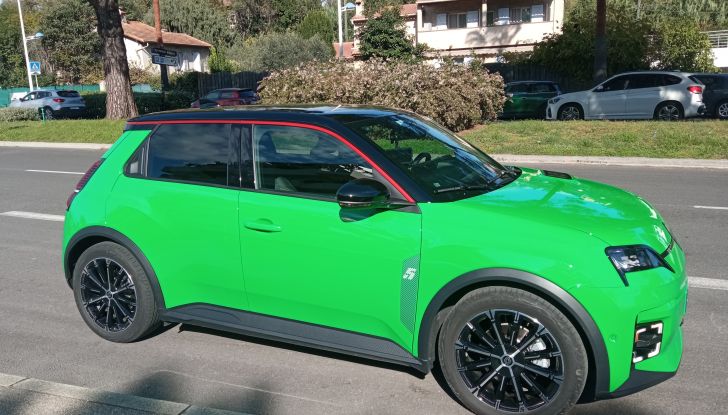 Renault 5 E-Tech Electric: la city car elettrica ora disponibile a partire da 24.900 euro - Foto 14 di 25