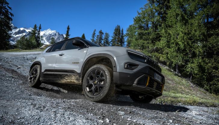 Jeep Avenger 4xe: caratteristiche, design, abitacolo, motore, allestimenti e prezzi - Foto 23 di 38