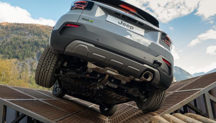 Jeep Avenger 4xe: caratteristiche, design, abitacolo, motore, allestimenti e prezzi - Foto 17 di 38