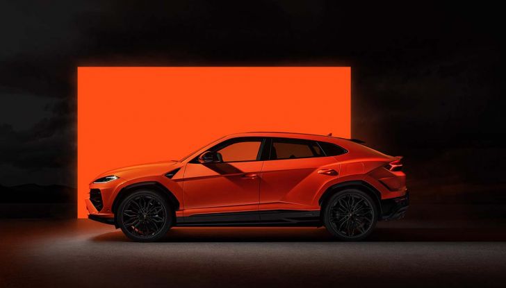 Lamborghini Urus SE: caratteristiche, design, abitacolo, motore e prezzo - Foto 2 di 23