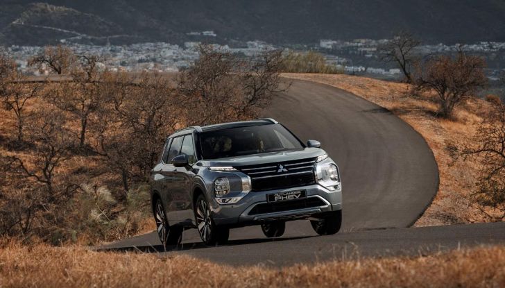 Mitsubishi Outlander PHEV 2025