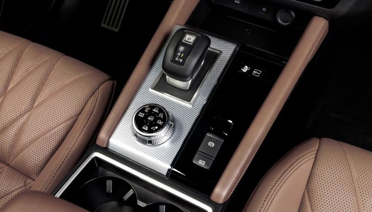 Mitsubishi Outlander PHEV 2025: caratteristiche, design, abitacolo, motore e autonomia - Foto 6 di 16