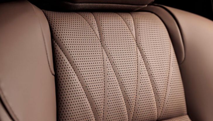 Mitsubishi Outlander PHEV 2025: caratteristiche, design, abitacolo, motore e autonomia - Foto 8 di 16