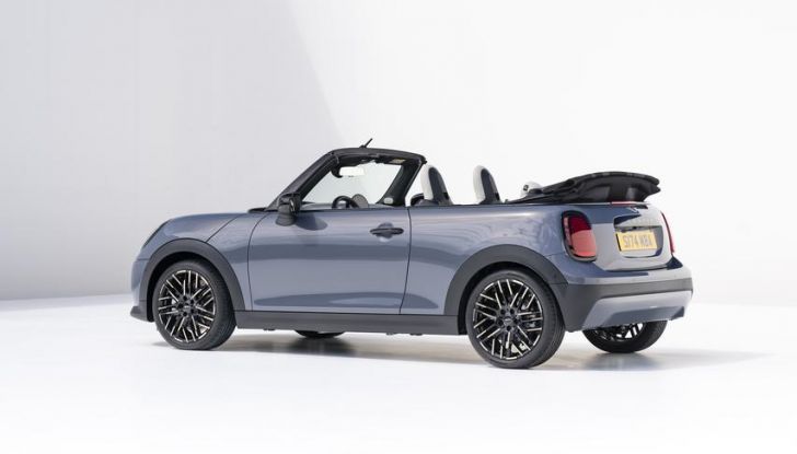 Nuova Mini Cooper Cabrio: caratteristiche, design, abitacolo, motori e allestimenti - Foto 12 di 64