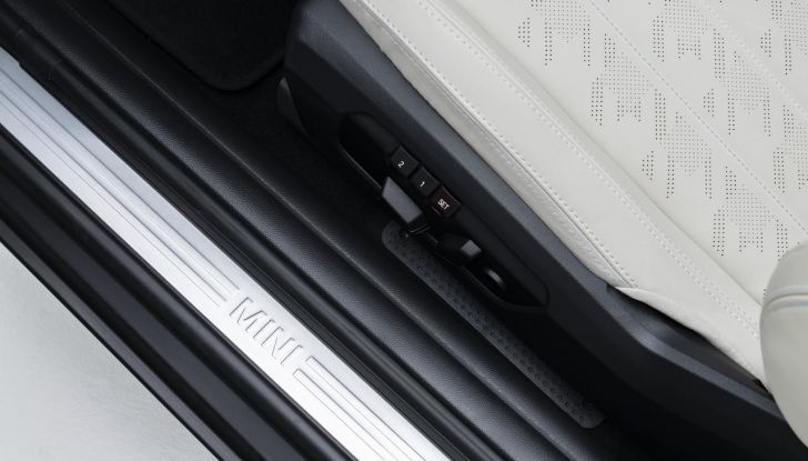 Nuova Mini Cooper Cabrio: caratteristiche, design, abitacolo, motori e allestimenti - Foto 61 di 64