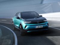 Opel Mokka 2025: caratteristiche, design, abitacolo, motori, allestimenti e prezzi