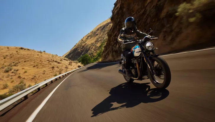 Triumph Speed Twin 900: le novità per il 2025 - Foto 7 di 11