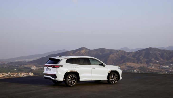 Nuovo Volkswagen Tayron: caratteristiche, design, abitacolo, allestimenti, motori e prezzo - Foto 44 di 127