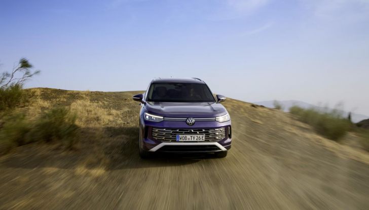 Nuovo Volkswagen Tayron: caratteristiche, design, abitacolo, allestimenti, motori e prezzo - Foto 78 di 127