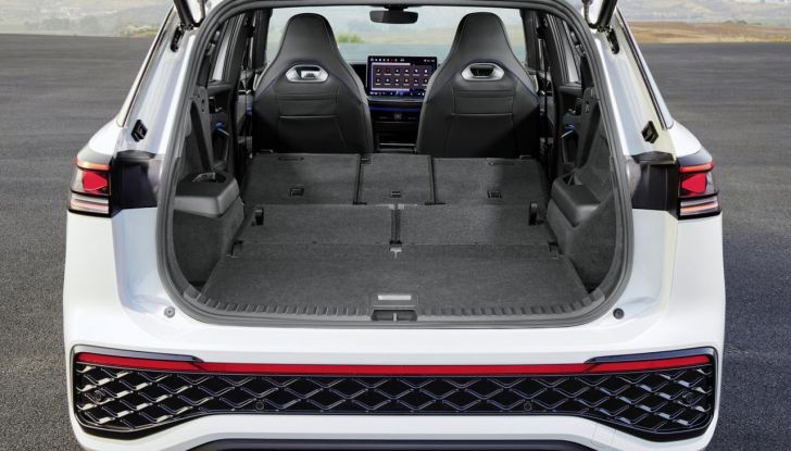 Nuovo Volkswagen Tayron: caratteristiche, design, abitacolo, allestimenti, motori e prezzo - Foto 69 di 127