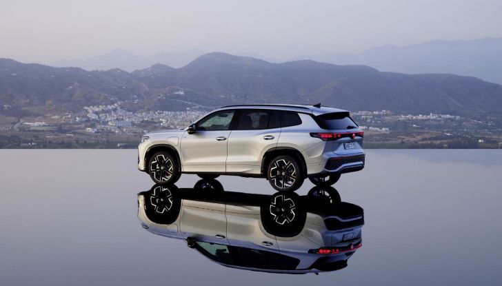 Nuovo Volkswagen Tayron: caratteristiche, design, abitacolo, allestimenti, motori e prezzo - Foto 15 di 127