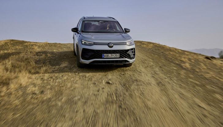 Nuovo Volkswagen Tayron: caratteristiche, design, abitacolo, allestimenti, motori e prezzo - Foto 9 di 127