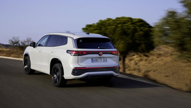 Nuovo Volkswagen Tayron: caratteristiche, design, abitacolo, allestimenti, motori e prezzo - Foto 34 di 127
