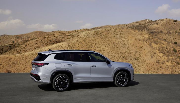 Nuovo Volkswagen Tayron: caratteristiche, design, abitacolo, allestimenti, motori e prezzo - Foto 18 di 127