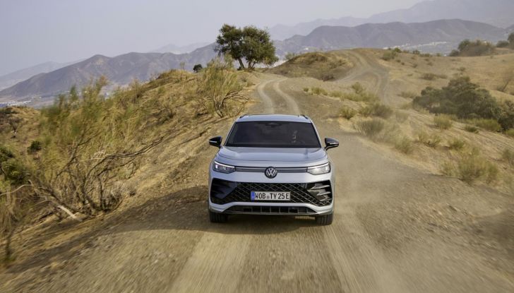 Nuovo Volkswagen Tayron: caratteristiche, design, abitacolo, allestimenti, motori e prezzo - Foto 11 di 127
