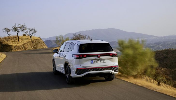 Nuovo Volkswagen Tayron: caratteristiche, design, abitacolo, allestimenti, motori e prezzo - Foto 36 di 127