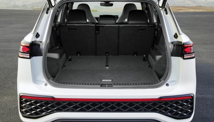 Nuovo Volkswagen Tayron: caratteristiche, design, abitacolo, allestimenti, motori e prezzo - Foto 67 di 127