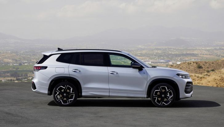 Nuovo Volkswagen Tayron: caratteristiche, design, abitacolo, allestimenti, motori e prezzo - Foto 17 di 127