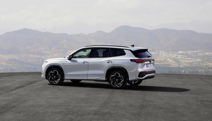 Nuovo Volkswagen Tayron: caratteristiche, design, abitacolo, allestimenti, motori e prezzo - Foto 22 di 127