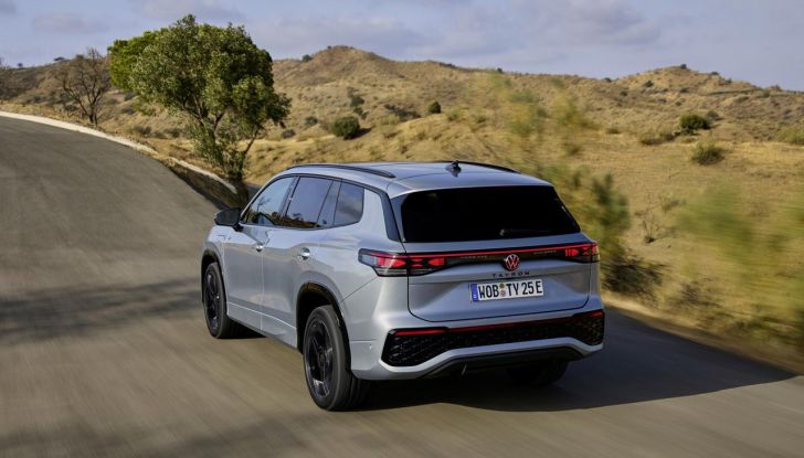Nuovo Volkswagen Tayron: caratteristiche, design, abitacolo, allestimenti, motori e prezzo - Foto 3 di 127