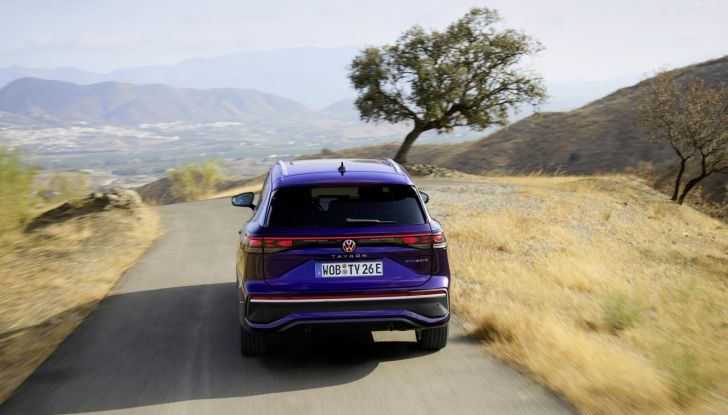 Nuovo Volkswagen Tayron: caratteristiche, design, abitacolo, allestimenti, motori e prezzo - Foto 77 di 127