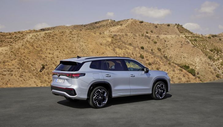 Nuovo Volkswagen Tayron: caratteristiche, design, abitacolo, allestimenti, motori e prezzo - Foto 19 di 127