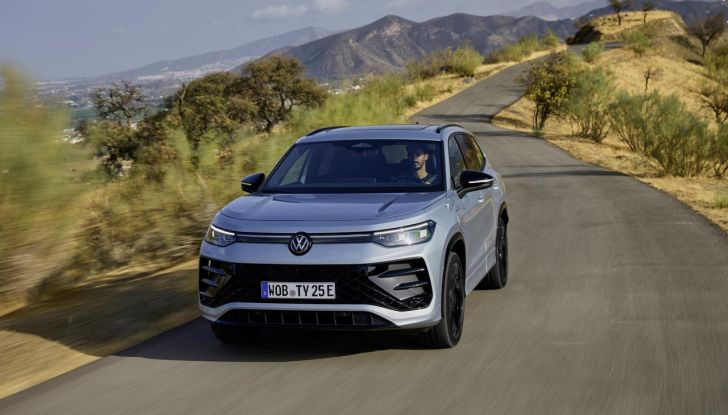 Nuovo Volkswagen Tayron: caratteristiche, design, abitacolo, allestimenti, motori e prezzo - Foto 5 di 127