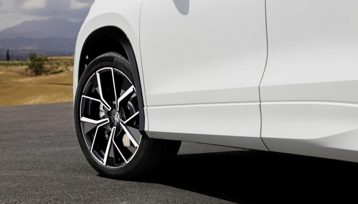 Nuovo Volkswagen Tayron: caratteristiche, design, abitacolo, allestimenti, motori e prezzo - Foto 50 di 127