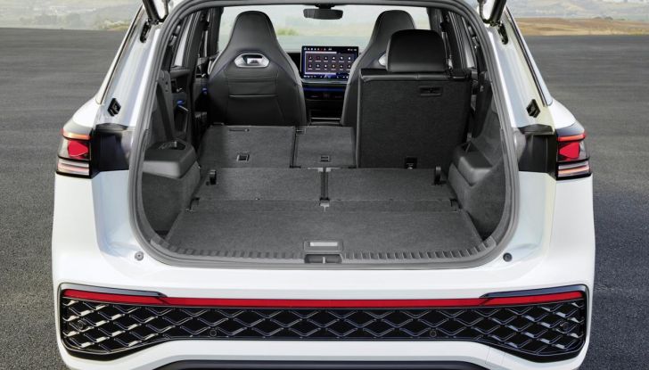 Nuovo Volkswagen Tayron: caratteristiche, design, abitacolo, allestimenti, motori e prezzo - Foto 68 di 127