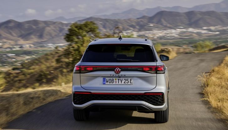 Nuovo Volkswagen Tayron: caratteristiche, design, abitacolo, allestimenti, motori e prezzo - Foto 4 di 127