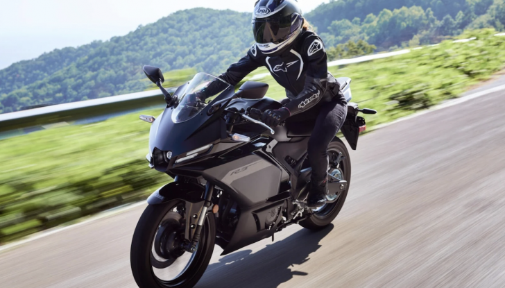 Yamaha YZF R3 2025: la nuova sportiva per giovani motociclisti - Foto 10 di 10