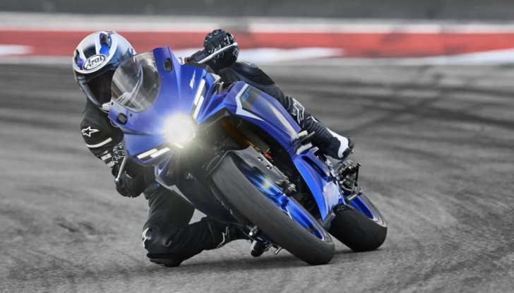 Yamaha YZF R3 2025: la nuova sportiva per giovani motociclisti - Foto 7 di 10