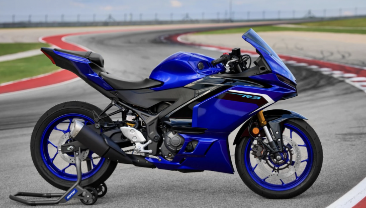 Yamaha YZF R3 2025: la nuova sportiva per giovani motociclisti - Foto 9 di 10