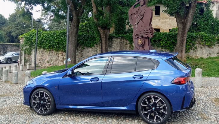 Nuova BMW Serie 1 2025 prova su strada, motori, consumi e prezzi - Foto 15 di 25