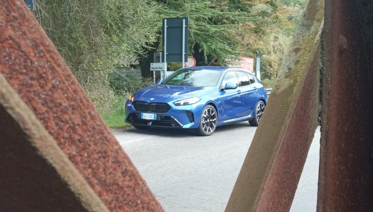Nuova BMW Serie 1 2025 prova su strada, motori, consumi e prezzi - Foto 1 di 25